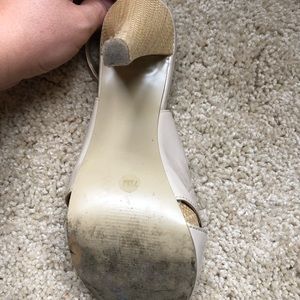 Guess Shoes - Women’s size 7.5 Guess beige high heels Guess Shoes - Women’s size 7.5 Guess beige high heels